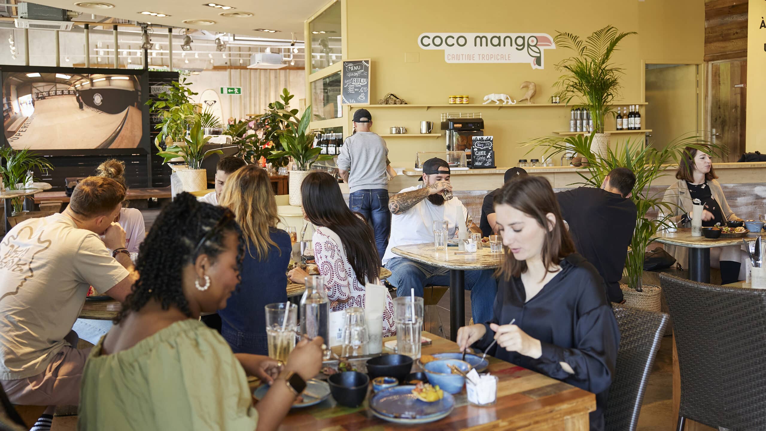 Ambiance intérieur du restaurant Cantine tropicale Coco Mango